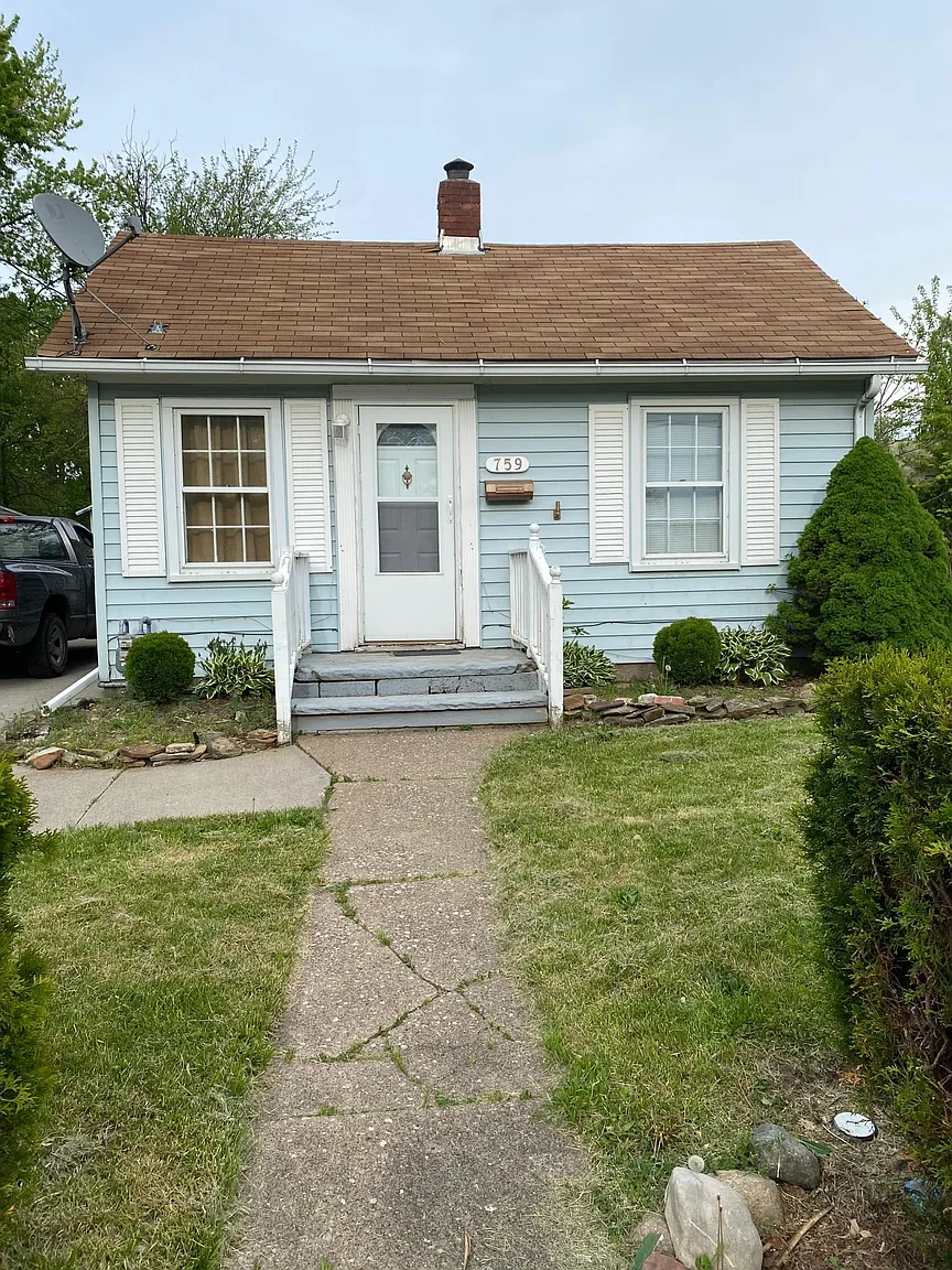 759 Brownell Ave photo 1