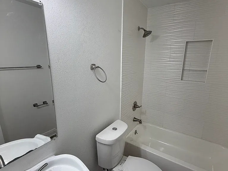 224 Maplewood St — Photo 7