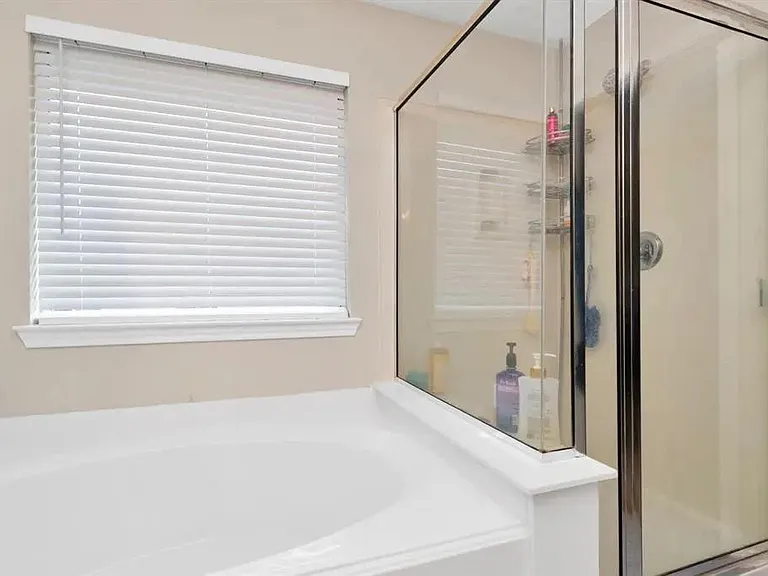 25247 Bentley Glen Ln — Photo 11