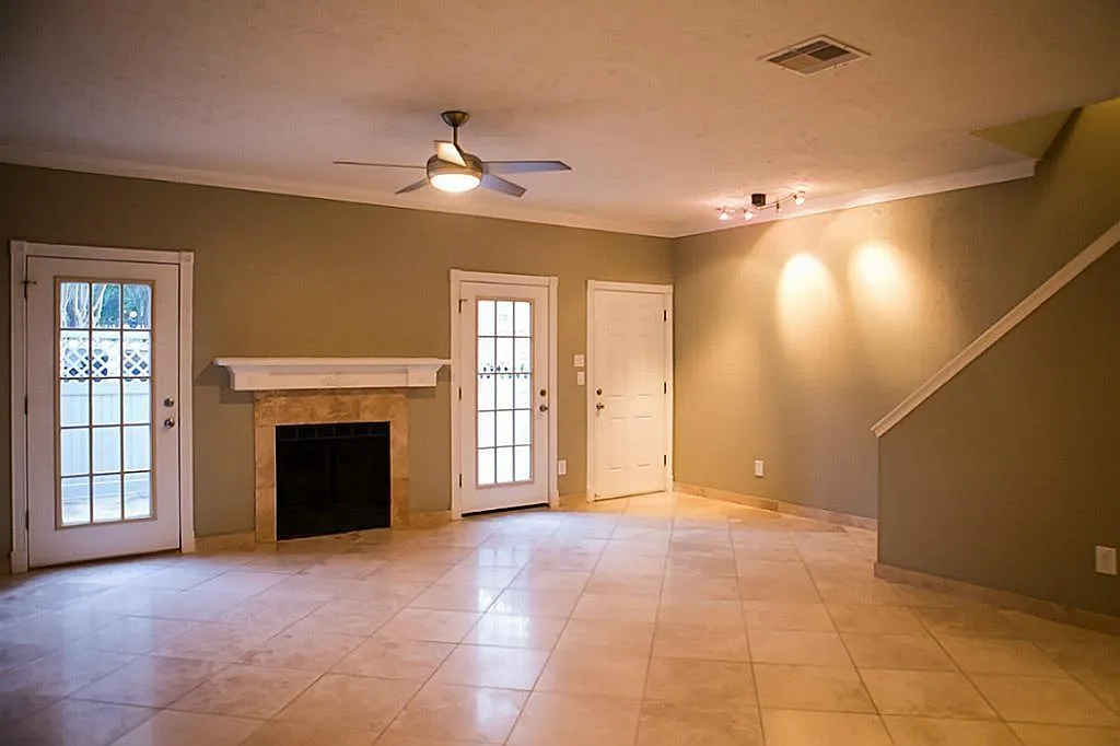 2 bed, 2.5 bath, 1640 sqft, $1,675 — Photo 4