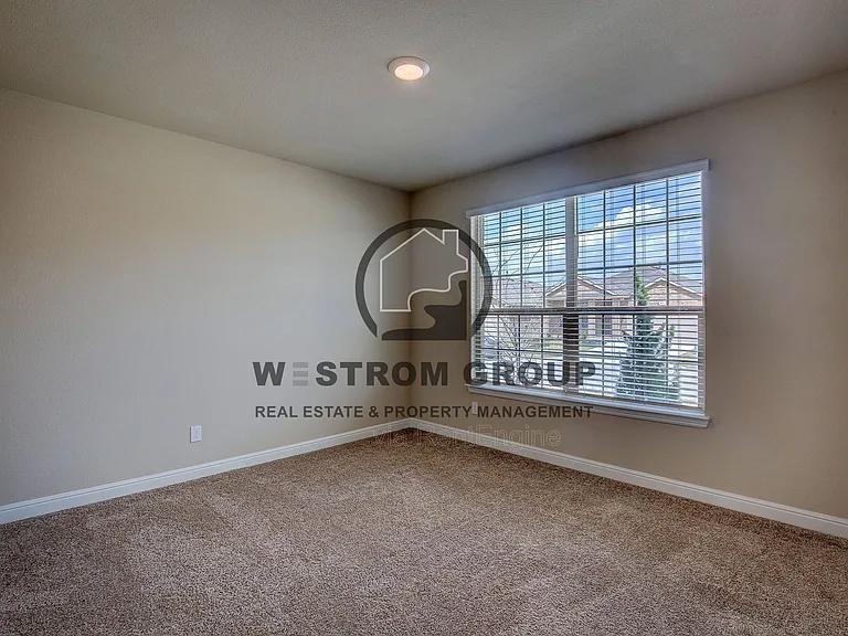 820 Greenford Mnr — Photo 34