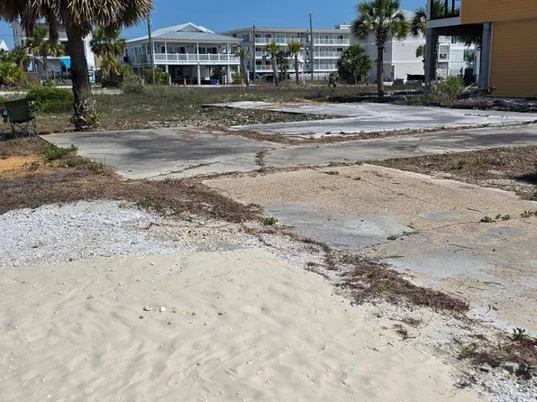 111 S 40th St, Mexico Beach, FL 32456
