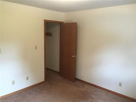 5th image of 415 Herrick St
