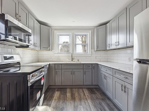 3rd image of 14 Walton Way