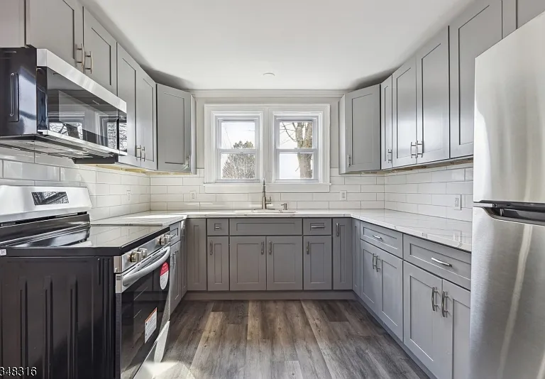 14 Walton Way — Photo 3