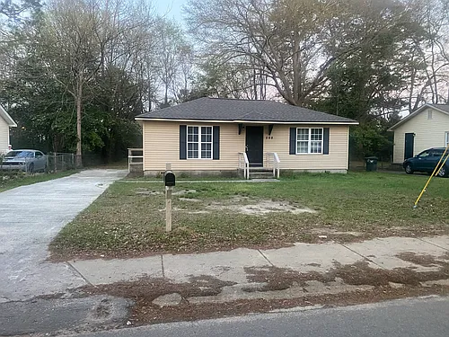 208 Evergreen St Photo 1
