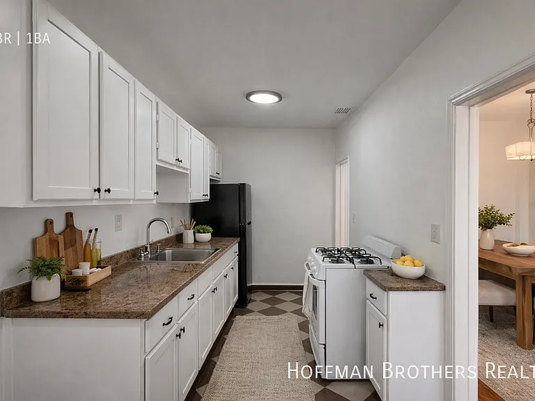 250 S Kenmore Ave #207 — Photo 2