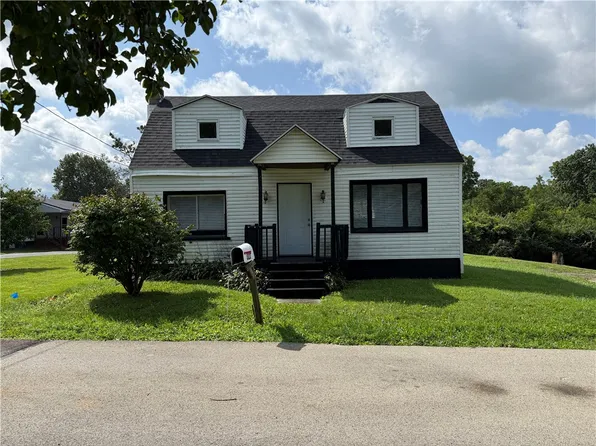 323 Warner Aly, New Castle, PA 16101