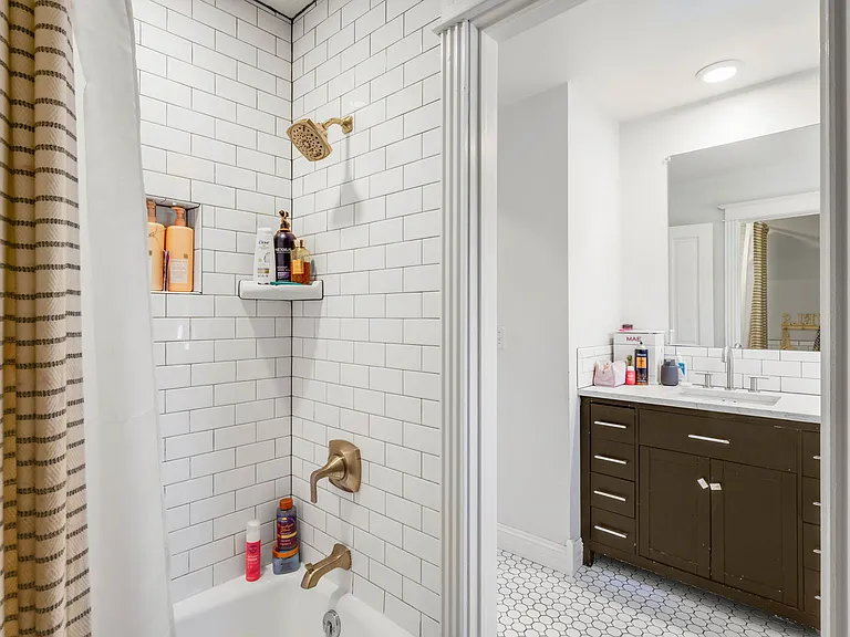 2nd Floor Full Bathroom with Double Sinks