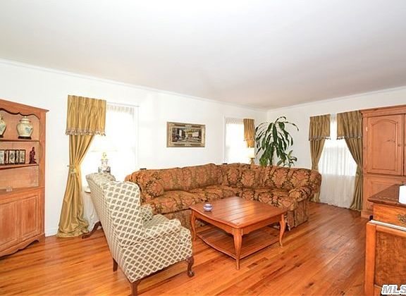 3rd image of 16 Cornell Dr