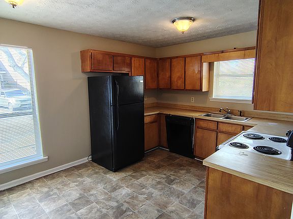 5th image of 132 Sandalwood Cir #132