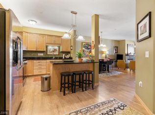 301 Oak Grove St APT 409, Minneapolis, MN 55403