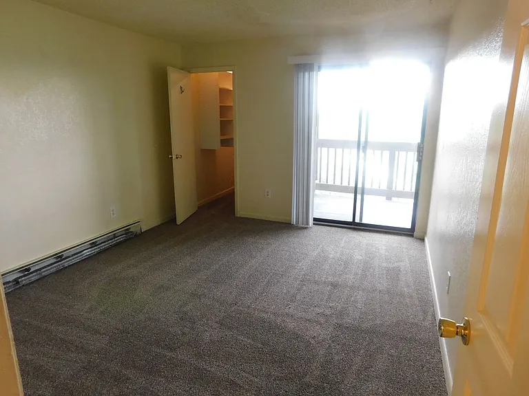 125 Franklin Ave #213 — Photo 9