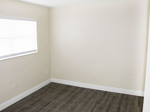 3rd image of 2200 SW 46th Ct