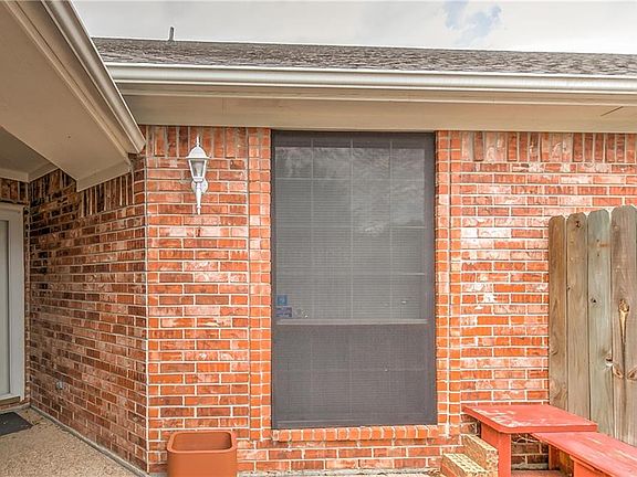5th image of 1245 Henard Ln