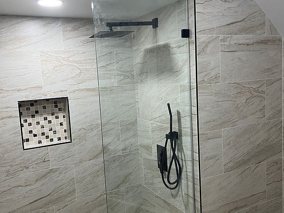 3rd image of 354 Hoyt Ave Floor 2