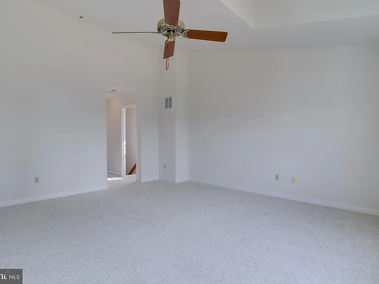 3050 S Glebe Rd — Photo 27