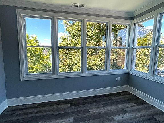 5th image of 4127 S Maplewood Ave Unit 2