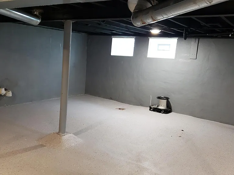 141 S Main St — Photo 35