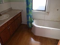 5th image of 806 Arcadian Ave