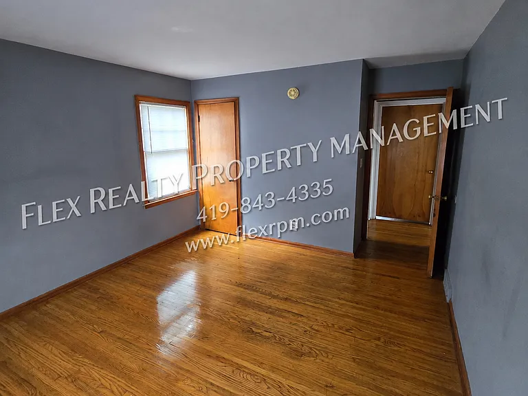 3901 Leybourn Ave — Photo 2