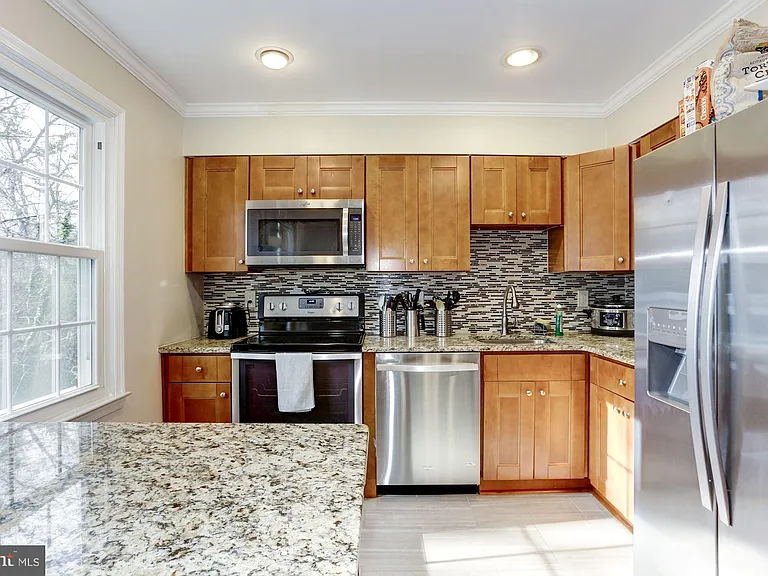 6069 Crown Royal Cir — Photo 10