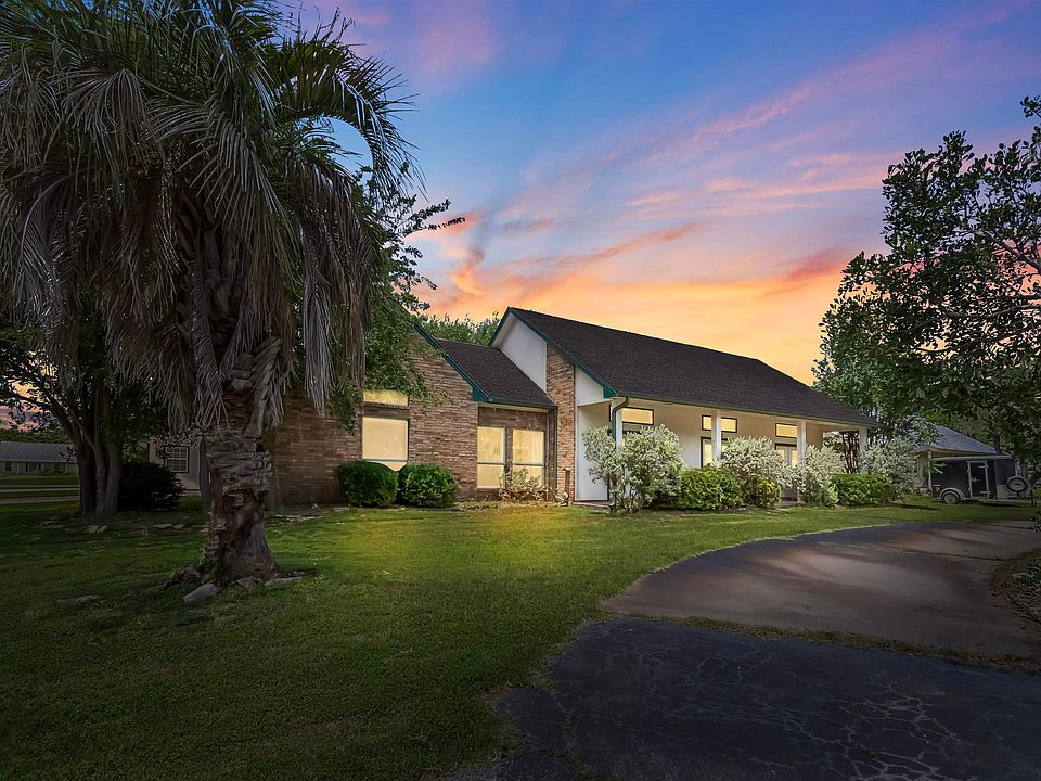 1st image of 305 La Mesa