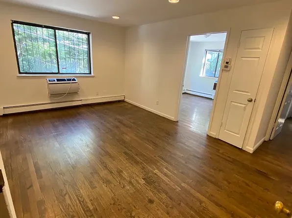 76-06 Grand Central Pkwy #Sr-1, Forest Hills, NY 11375