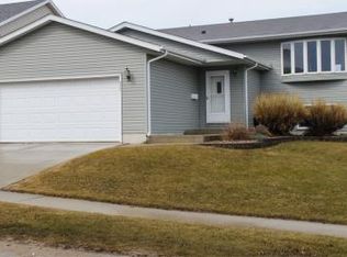 927 48th Ave NW, Rochester, MN 55901