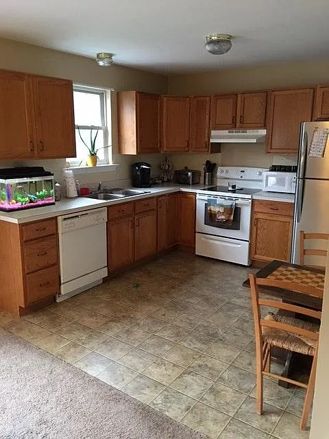 2 bed, 1.5 bath, 1232 sqft, $1,600 — Photo 4