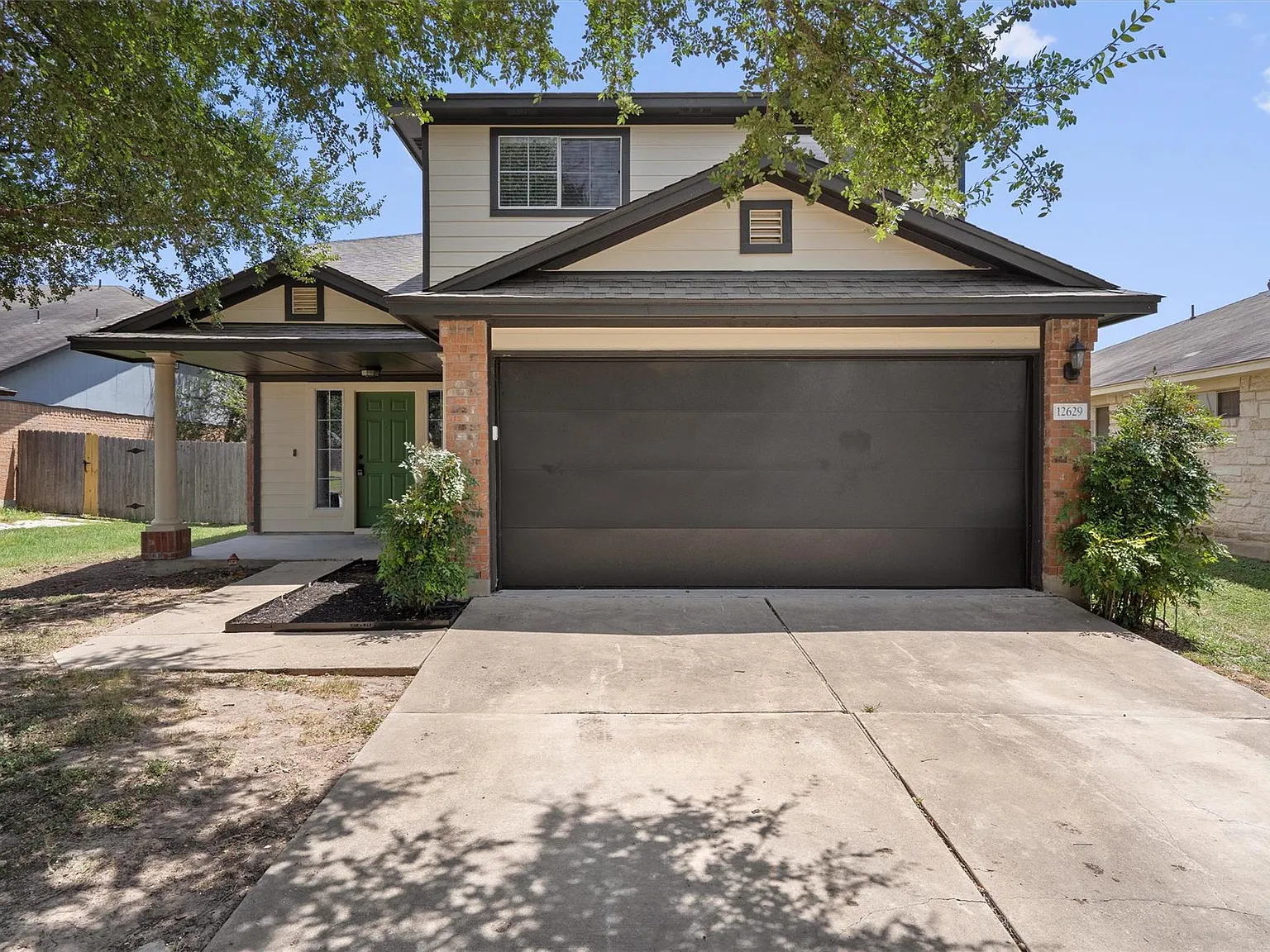 4 bed, 3.0 bath, 2482 sqft, $2,300 — Photo 1