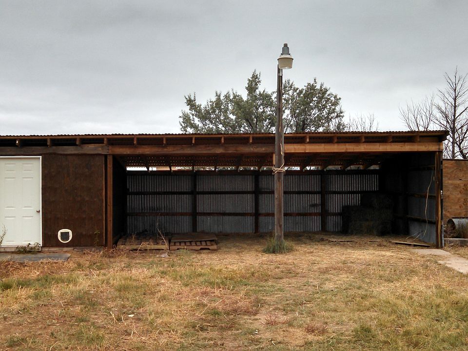 Tackroom and Hay Storage
