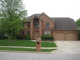 1743 Oxford Rd photo 1
