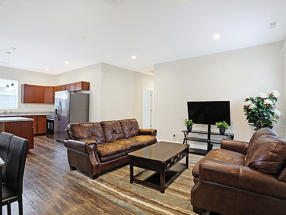 5th image of 3042 Saint Paul St