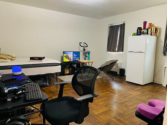 3rd image of 165 Vroom St APT 1G