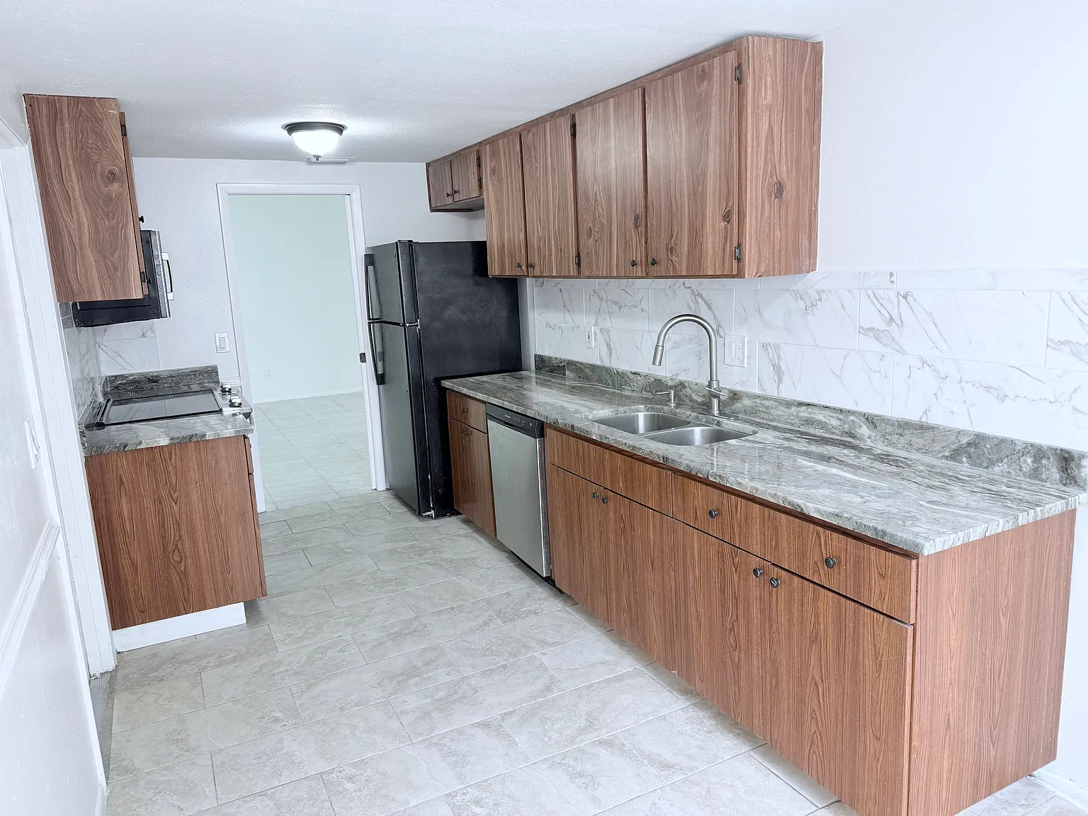3 bed, 1248 sqft, $2,500 — Photo 4