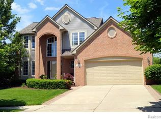 2810 Augusta Dr, Commerce Township, MI 48382