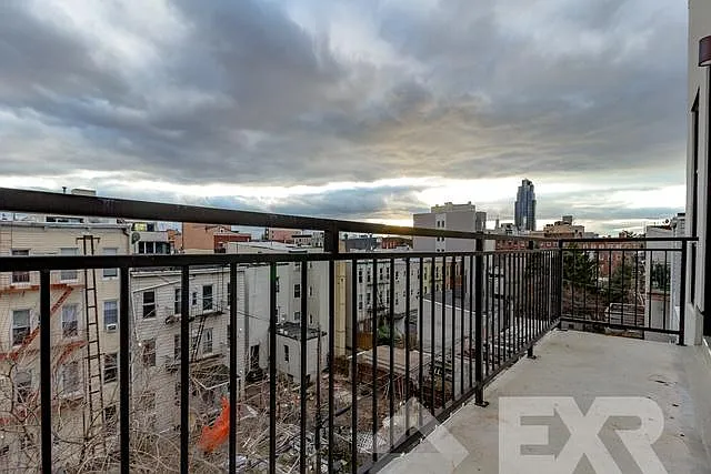 196 Freeman St — Photo 11