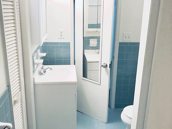 3rd image of 547 Elmwood Dr NE APT 4