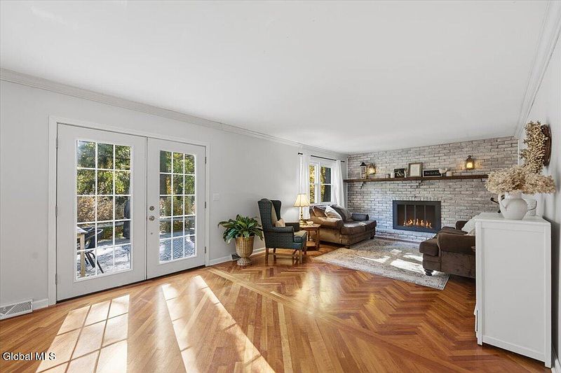 5th image of 403 Ridgehill Road