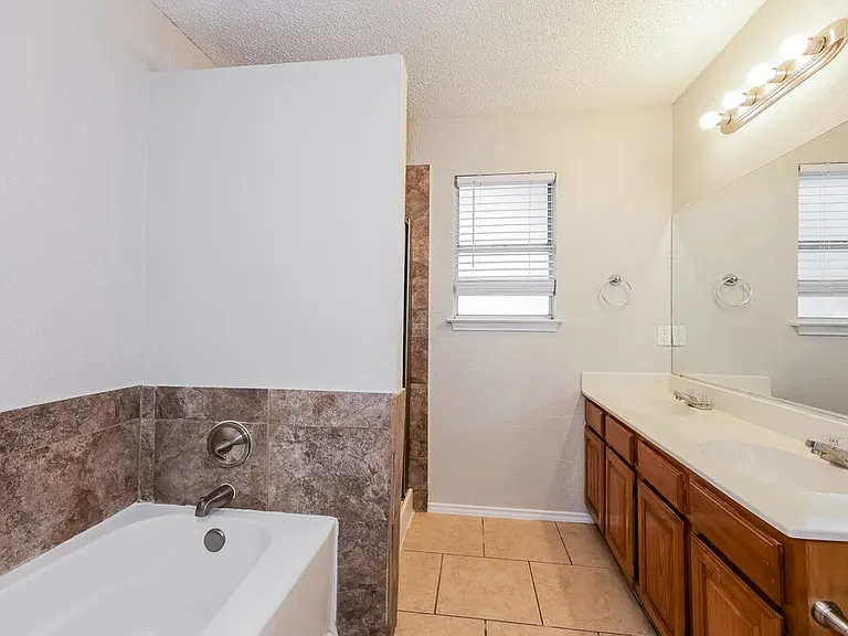 1104 Havenbrook Dr — Photo 12