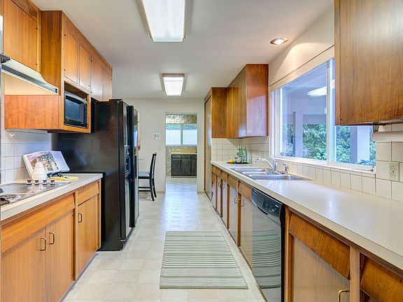 4th image of 15805 64th Ave NE