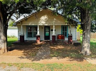 109 S 7th St, Hammon, OK 73650