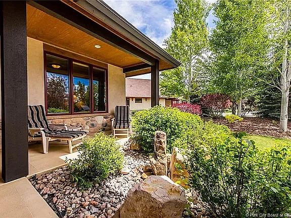 3 bed, 2163 sqft, $3,950 — Photo 3