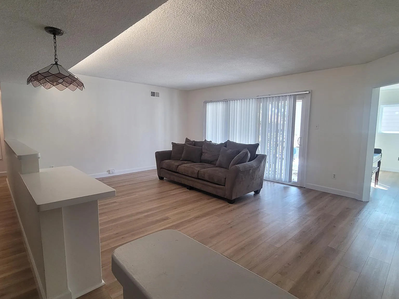 4 bed, 1906 sqft, $4,500 — Photo 2