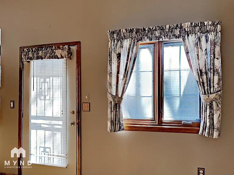 2402 S Gray Dr — Photo 15