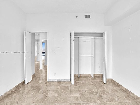 4th image of 3600 Mystic Pointe Dr APT 1914