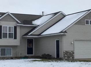 808 Thompson Ct, Belding, MI 48809