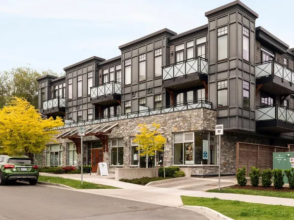 2580 Penrhyn St #202, Saanich, BC V8N 1G3
