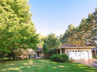 44 Red Barn Cir, Pittsford, NY 14534